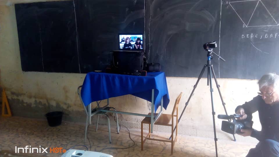 Maurizio Smidth Farneto Teatro durante le riprese nella scuola St Laurent Ouagadougou Burkina Faso 20.03. 2019